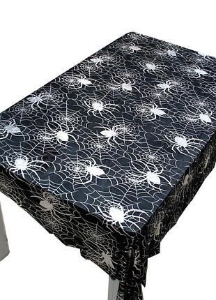 Скатерть на хэллоуин паутина с пауками 140 на 100 см черно-серебристый
