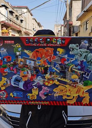 Великий дитячий конструктор among us з динозаврами 82306 амонг ас 692 деталей