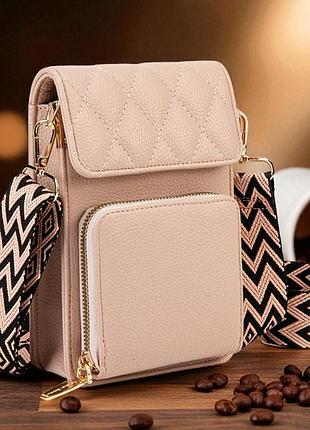 Жіноча сумочка клатч на плече, стебнована мінісумка для телефона із широким ремінцем пудровий