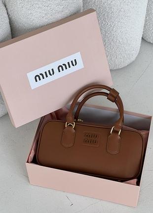 Сумка miu miu arcadie leather medium - premium коричневый есть