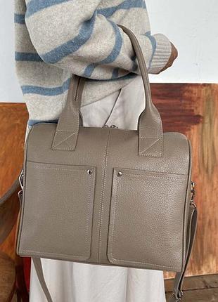 Вместительная женская сумка из натуральной итальянской кожи с карманами