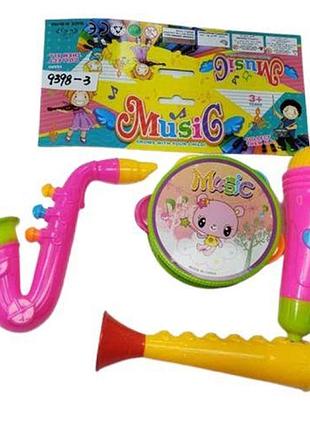 Набор инструментов - бубен, микрофон, сопилка и саксофон