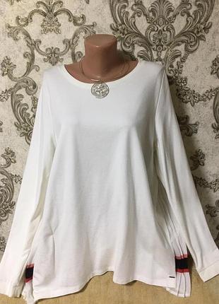 Шикарный фирменный свитер