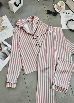 Мʼякенька жіноча шовкова піжама у смужку сорочка вільного крою з коміром на ґудзиках та штани на резинці дуже зручний комплект