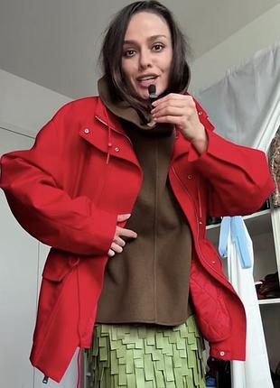 Зимова яскрава червона куртка-парка zara з водовідштовхувальної тканини з підкладкою