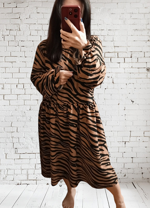 Коричневое платье "зебра" миди батал