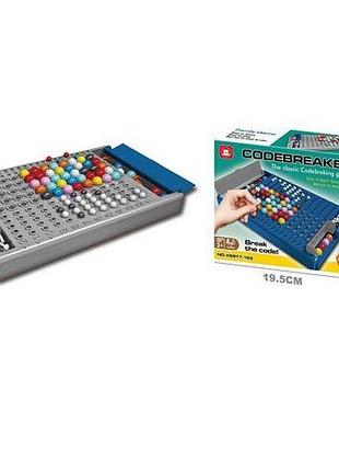 Логічна гра codebreaker в коробці