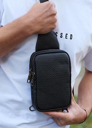 Чоловіча сумка-слінг через плече 13х20х5, бананка нагрудна з візерунком для телефону, чорна