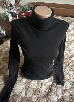 Чорна базова водолазка