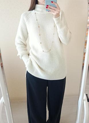 Білий вовняний светр