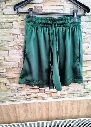 Юбка шорты атлас высокая посадка на резинке с карманами очень нежная ткань быстро делается затягивание размер подойдет на sm