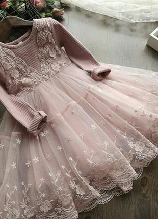 Гарна сукня для дівчинки