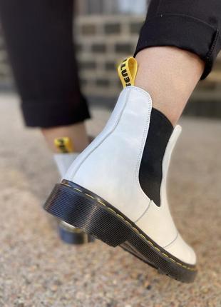 Білі шкіряні черевики з гумками в стилі челсі3 фото