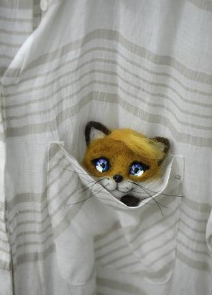 Брошь из шерсти лисенка