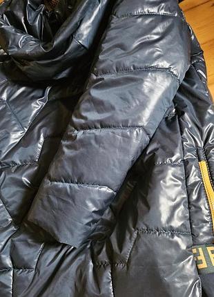 Куртка жіноча,тепла.легенька, стограмівка.якість камера не передає,а вона шикарна!!