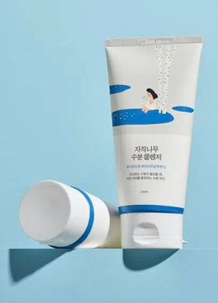 Пінка-гель для очищення шкіри з березовим соком round lab birch juice moisturizing cleanser 150 ml