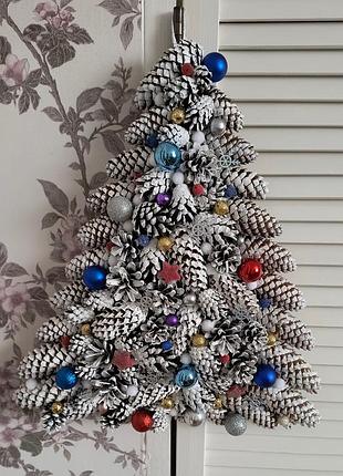 Елка из шишек подвесная