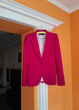 Пиджак шикарный брендовый