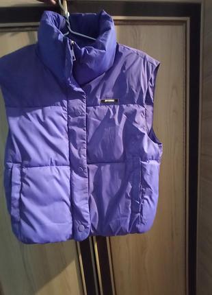 Жилетка крутезна практично нова