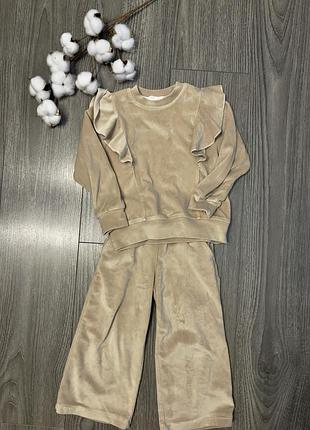 Нарядний костюм на дівчинку