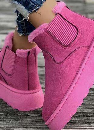 Чобітки, типу уггі