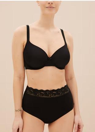 Черные хлопковые трусы с кружевом.