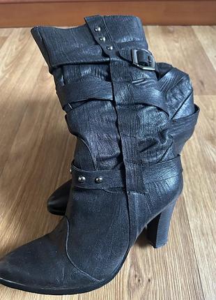 Черные кожаные сапожки