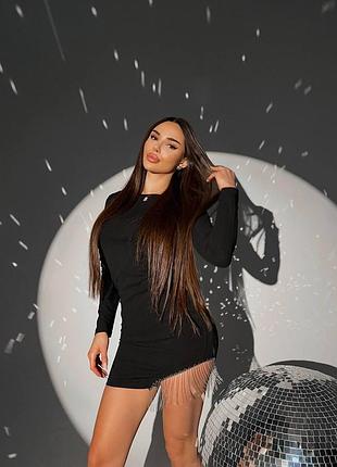 Приталенное мини-платье с длинными рукавами с боковой бахромой