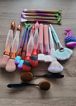 Комплект кистей