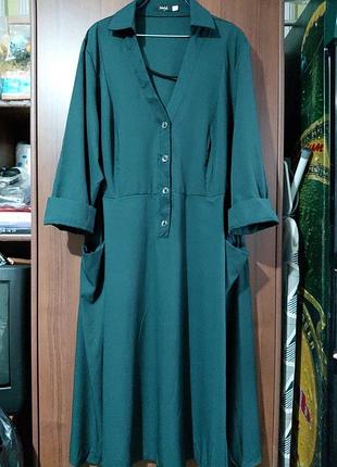 Платье изумрудного цвета