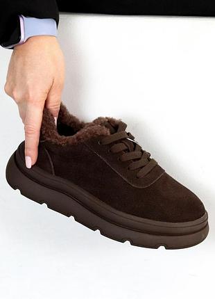 Замшеві шоколадні утеплені кросівки
