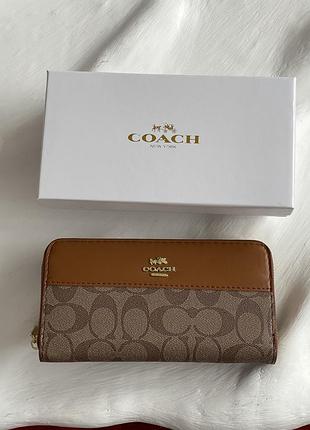 Кошелек coach signature accordion zip wallet бежевый е