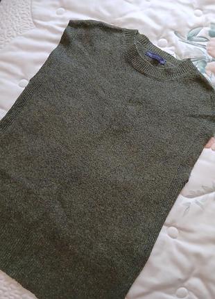 Жилет вязаный актуальный.