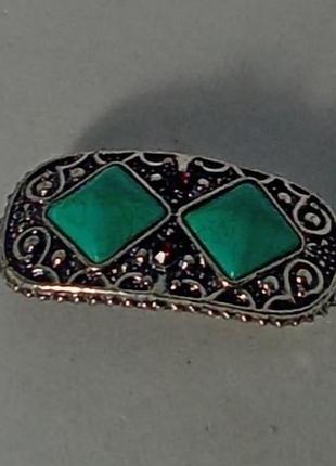 Брошь с имитированной бирюзой