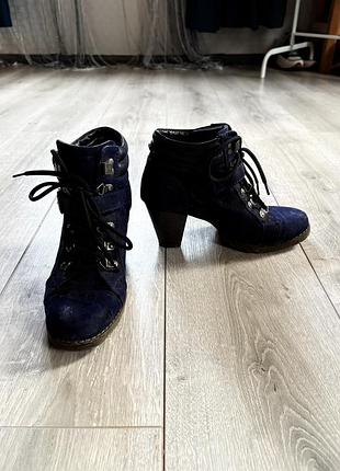 Ботильйони жіночі синього кольору розмір 38 на каблуці