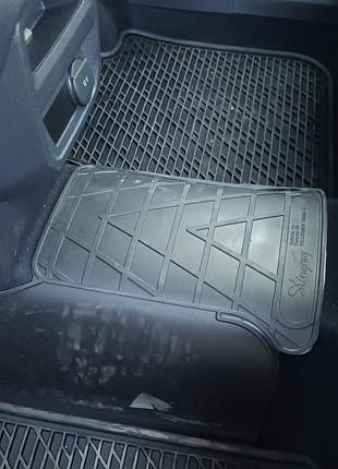 Задняя перемычка коврик stingray premium для volkswagen tiguan 2016-2023 резиновый защитный коврик для с dm-11
