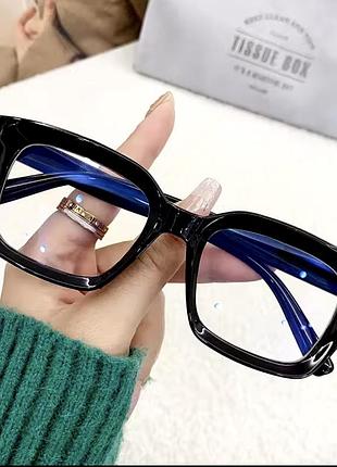 Стильні окуляри з захистом від синього світла – ваш комфорт та модний акцент!