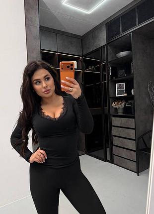 Жіноча чорна кофта з довгим рукавом з мереживом відкрите декольте 3098