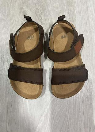 Летние босоножки на липучках