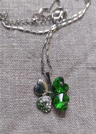 Кулон на цепочке.