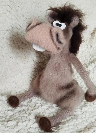 Унікальні інтер'єрні іграшки ручної роботи,мають каркасну основу,що надає мобільності.