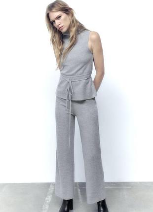 Мʼякенький костюм zara жилет з горлом штани труби