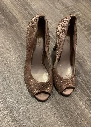 Рожеві оксамитові брендові босоніжки з скляними камінцями сваровські