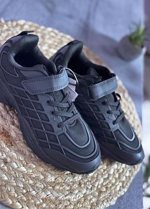 Кросівки чорні