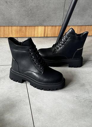 Женские ботинки