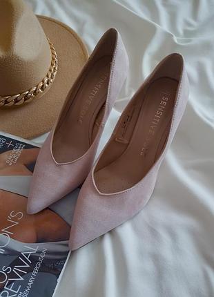 Туфлі-човники 41 розмір, світло рожеві, нюдові
