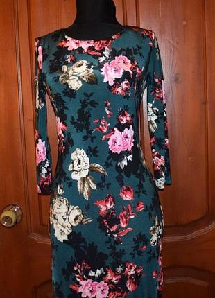 Красивое платье 44 г.