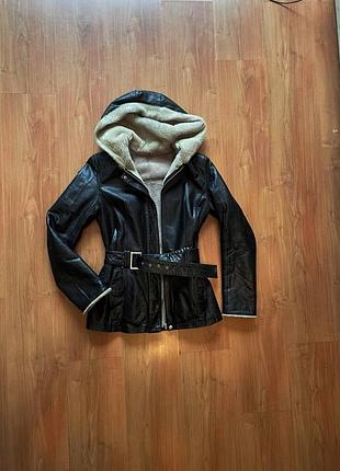 Шкіряна куртка на хутрі, з капюшоном та поясом  bassanio