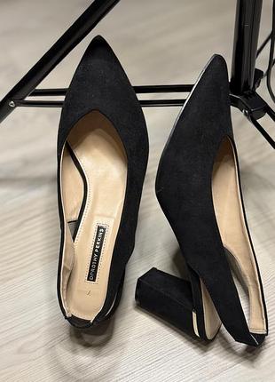 Жіночі туфлі, відкрита пʼята