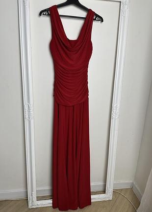 Червона довга вечірня сукня